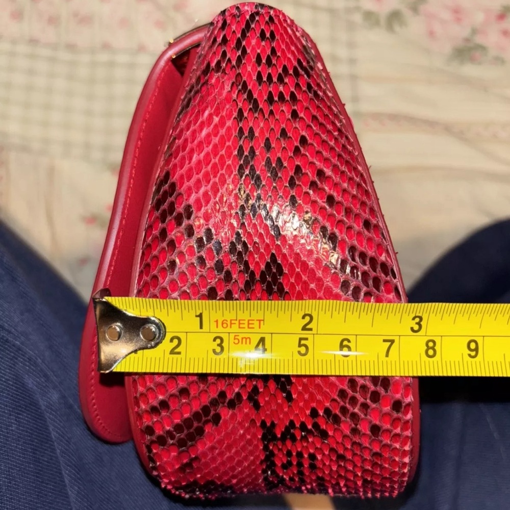 Ferragamo gorgeous skin bag in pristine condition - Picture 11 of 11